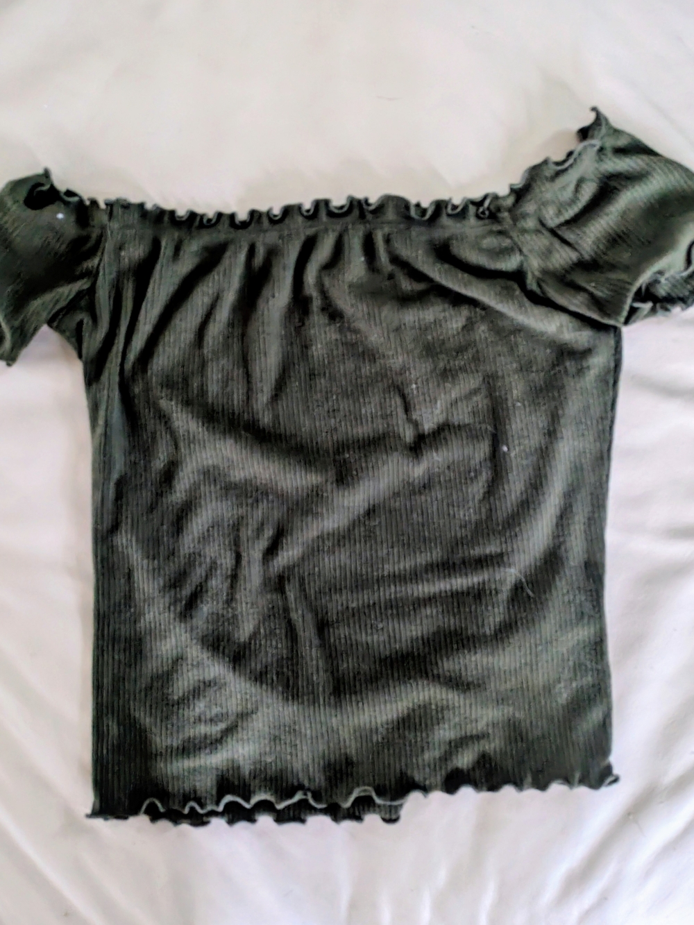 Iris Basic Olive Green Off-Shoulder Ribbed Crop Top